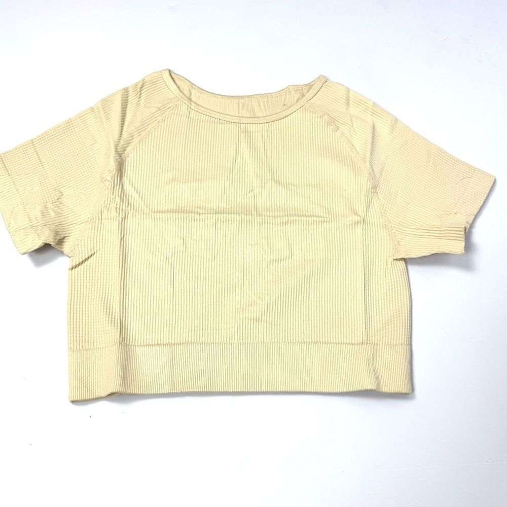 NWTWomen’s Workout Crop Top L Khaki
